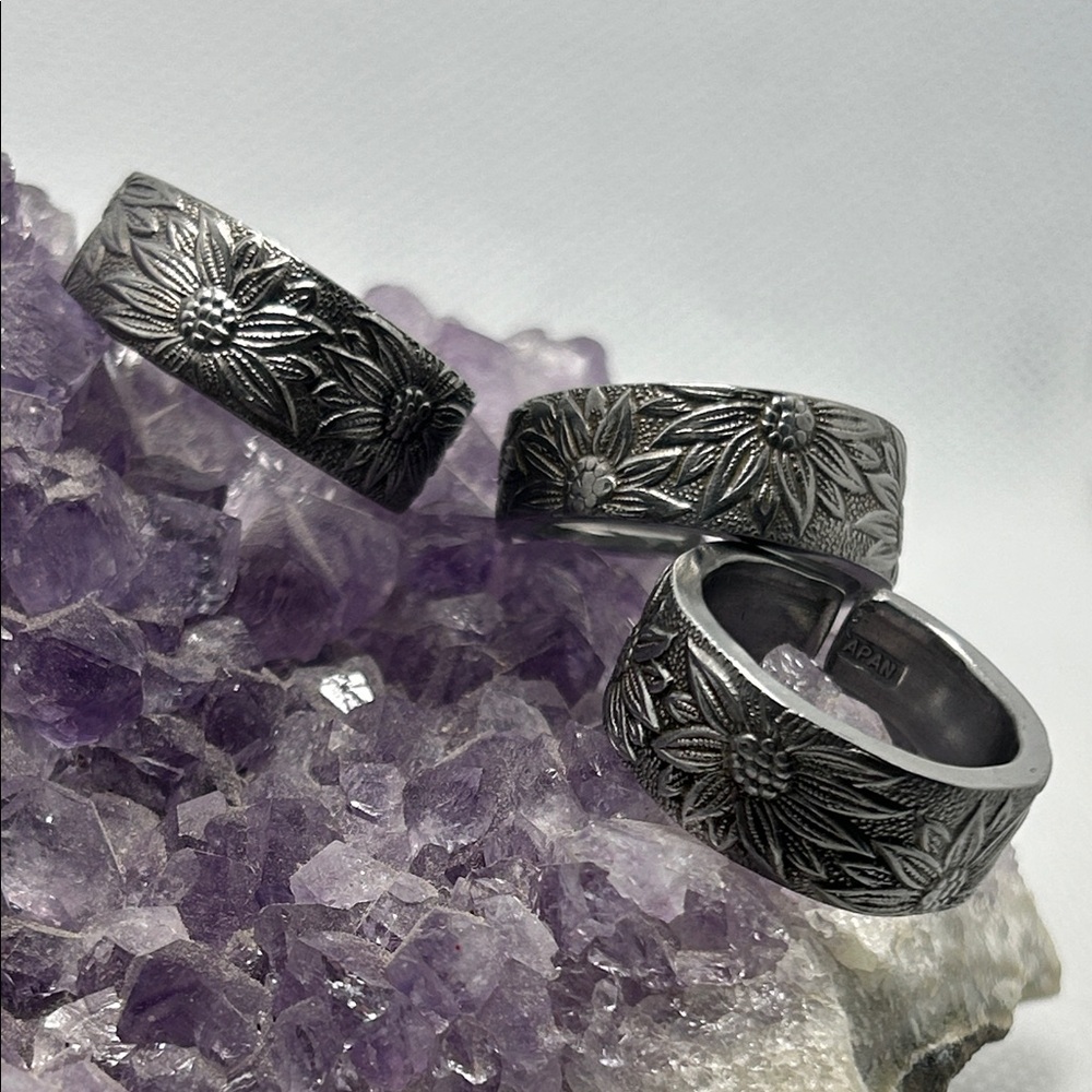 Silver Floral Engraved Rings - Picture 4 of 9
